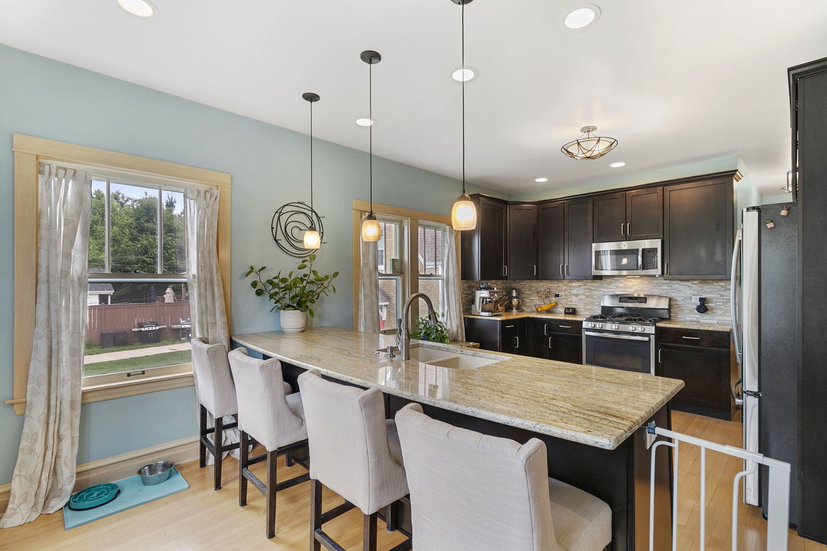 118 Northgate Road Riverside, IL 60546 - Photo 6 of 29 a kitchen with a table chairs refrigerator and microwave