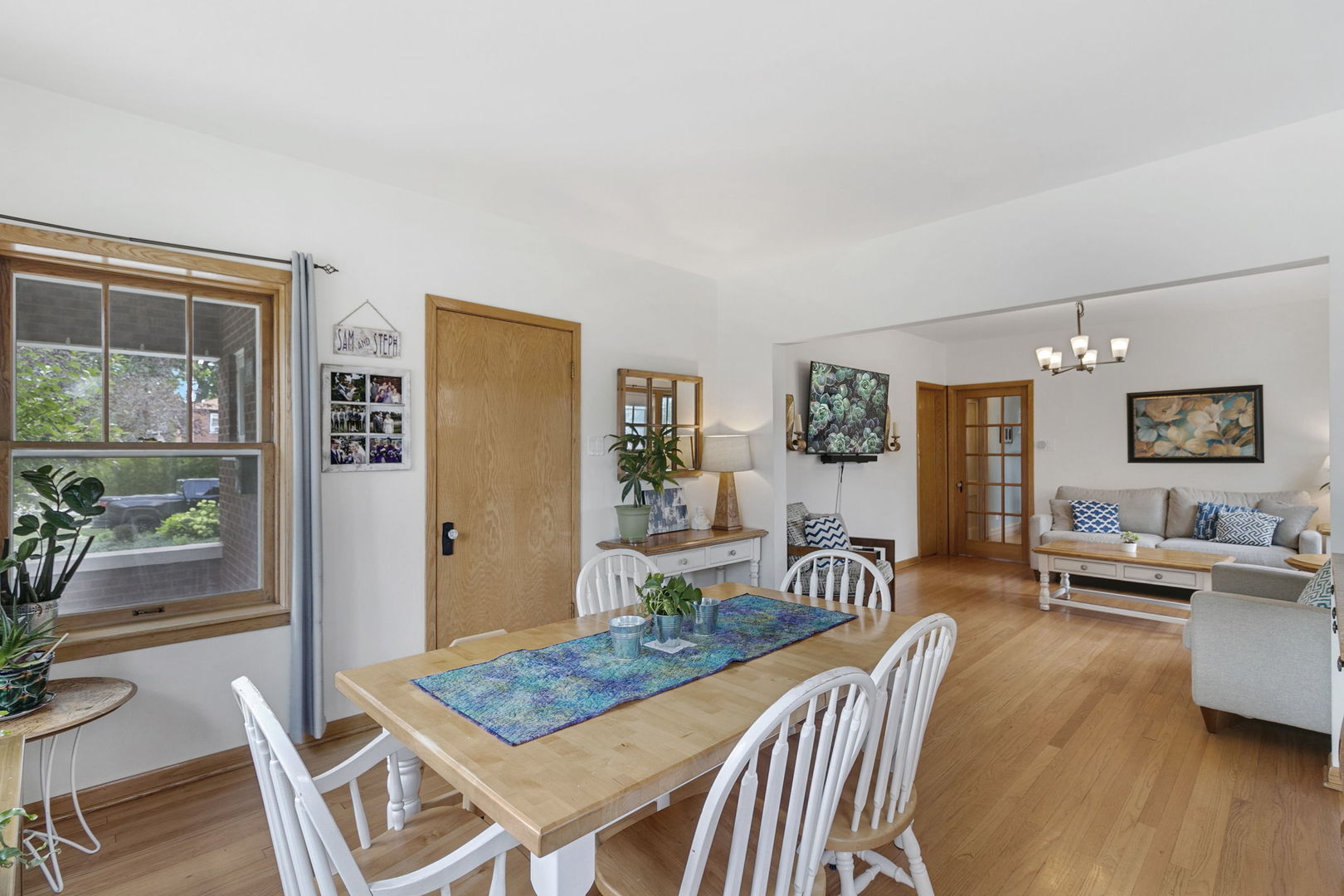 118 Northgate Road Riverside, IL 60546 - Photo 9 of 29 a living room with furniture and wooden floor