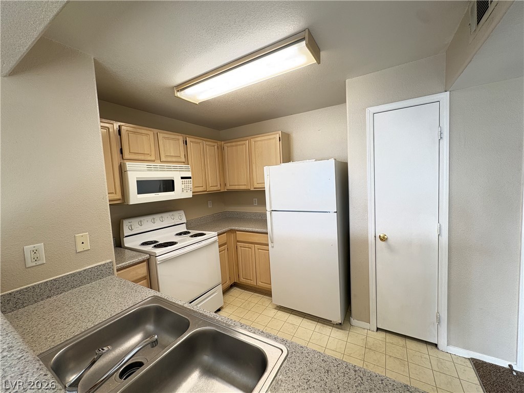 555 East Silverado Ranch Boulevard, Unit 2166 Las Vegas, NV 89183 - Photo 14 of 19