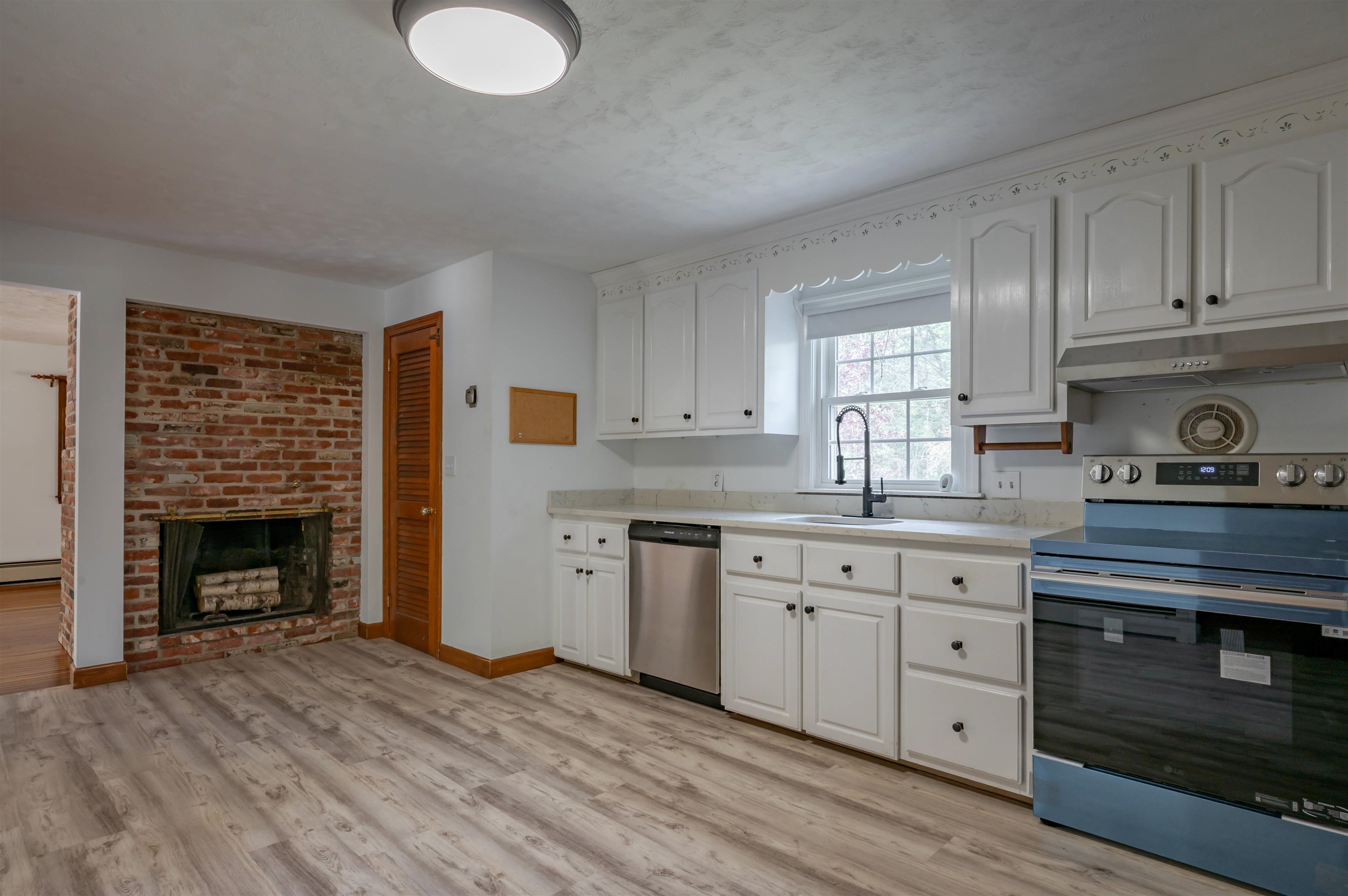 54 Towle Road Chester, NH 03036 - Photo 7 of 37