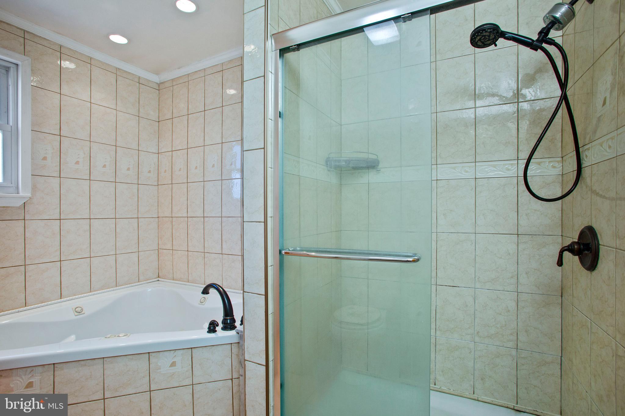 2085 Fort Bevon Road Harleysville, PA 19438 - Photo 17 of 29 Hall Bathroom