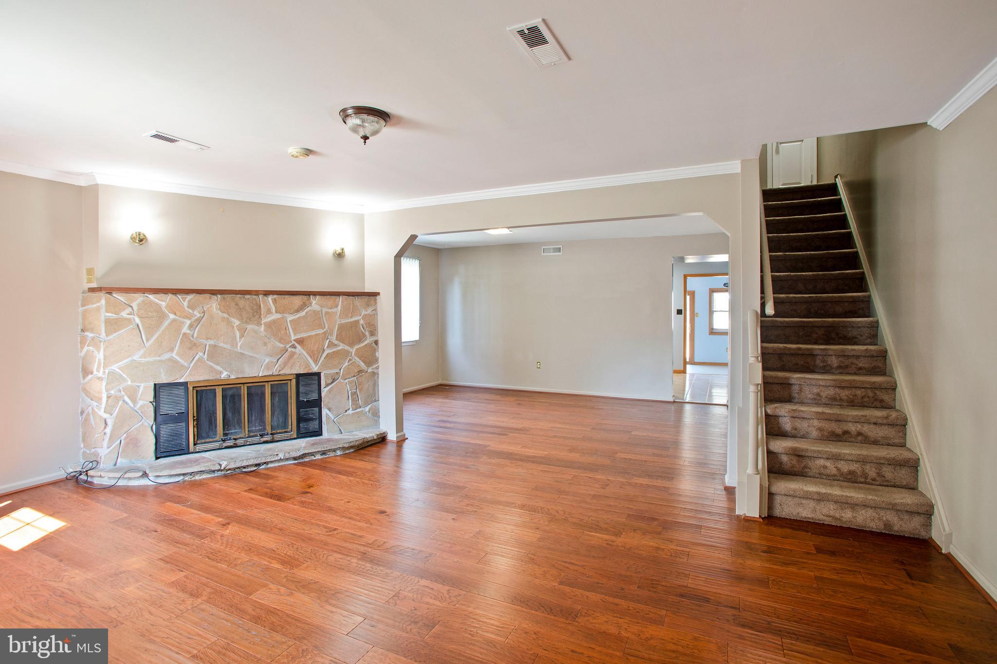 2085 Fort Bevon Road Harleysville, PA 19438 - Photo 4 of 29 Living Room