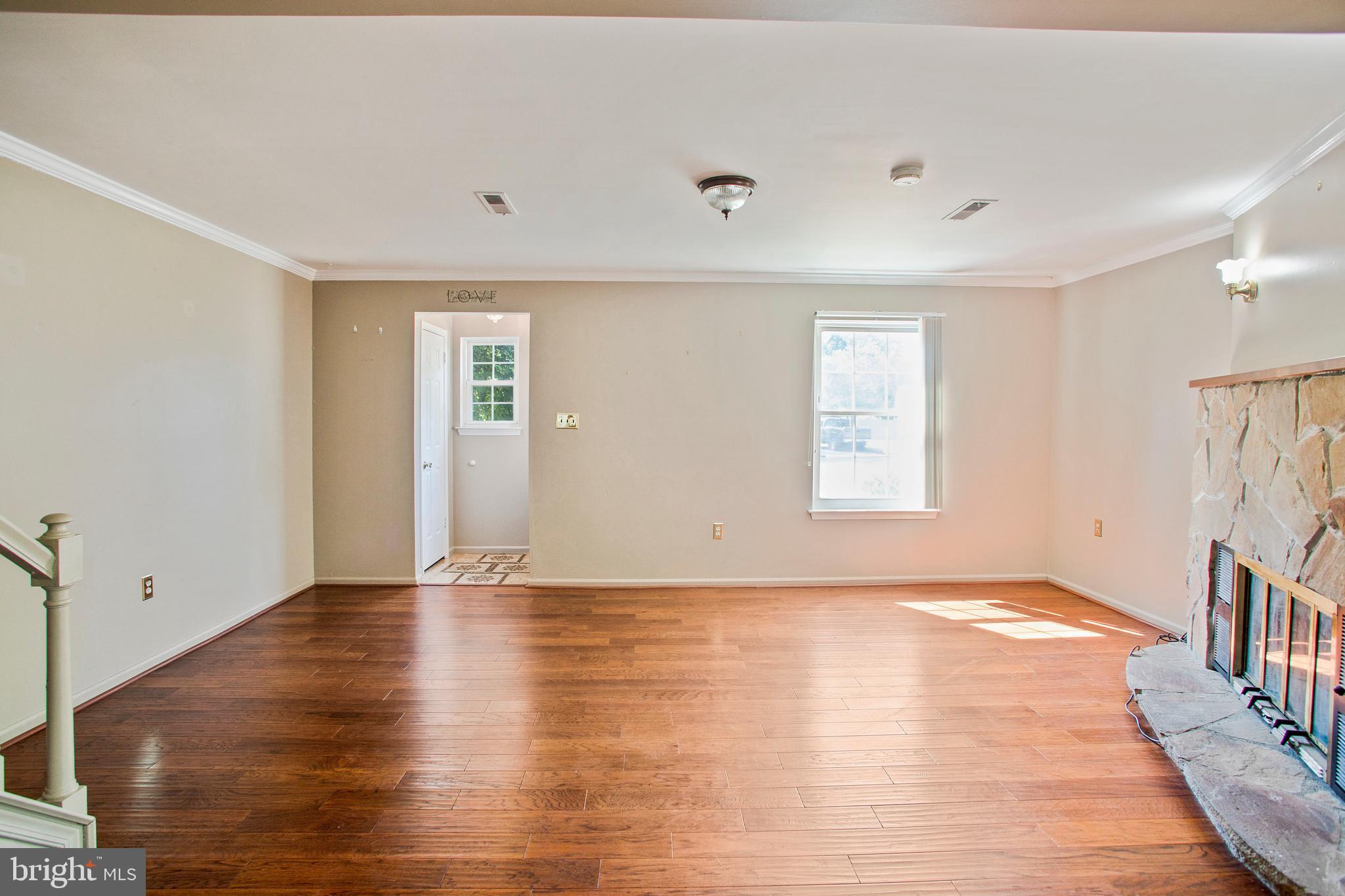 2085 Fort Bevon Road Harleysville, PA 19438 - Photo 5 of 29 Living Room