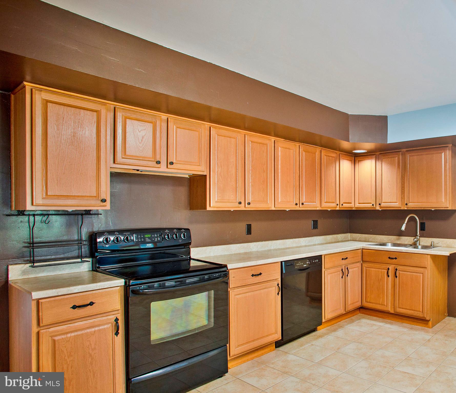 2085 Fort Bevon Road Harleysville, PA 19438 - Photo 7 of 29 Kitchen