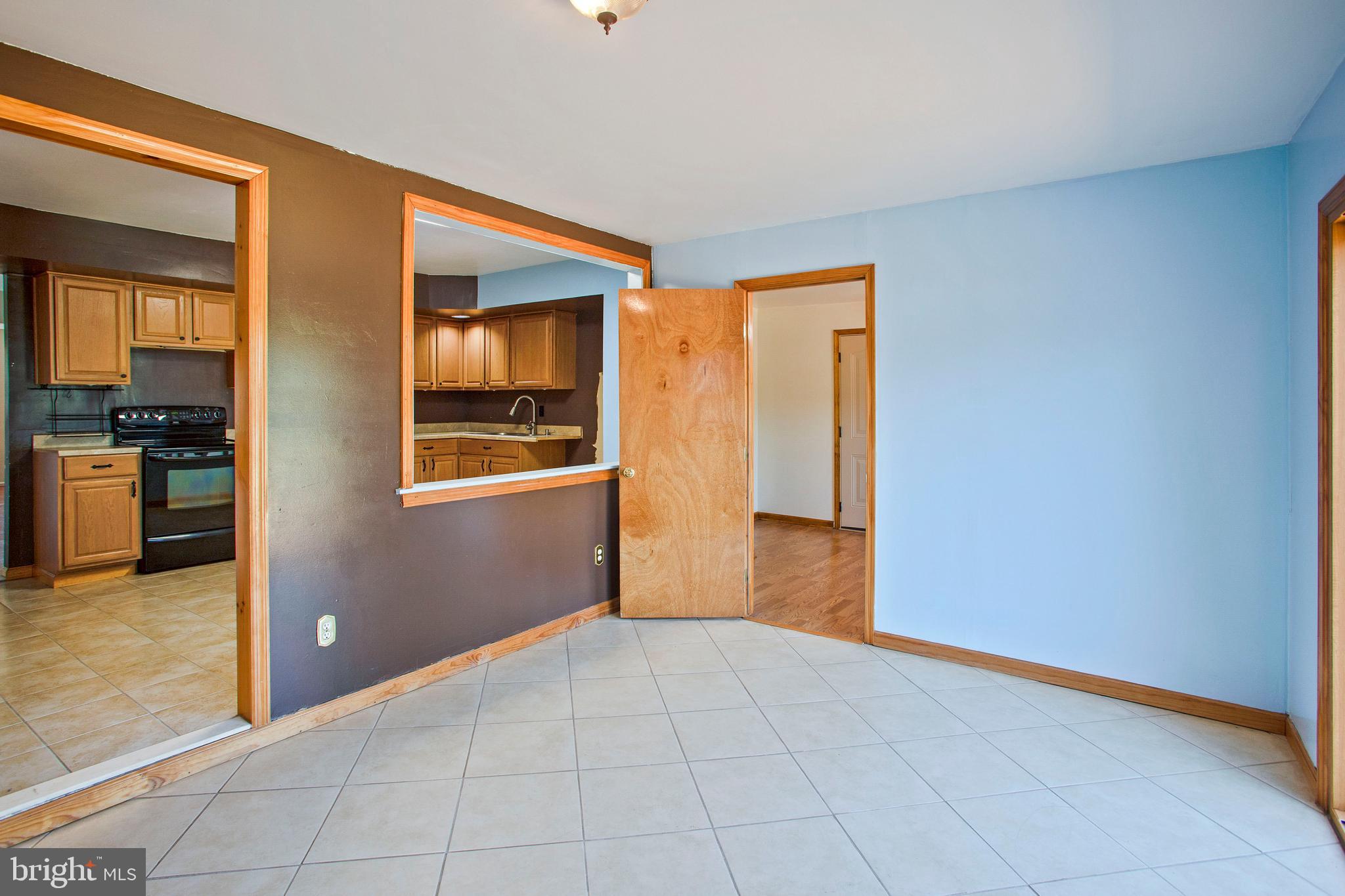2085 Fort Bevon Road Harleysville, PA 19438 - Photo 10 of 29 Family room