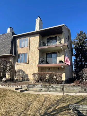 $325,000 | 9169 Del Prado Drive, Unit 2E, Palos Hills, IL 60465