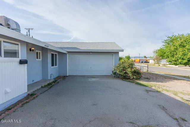 $2,695 | 45462 3rd Street East, Lancaster, CA 93535