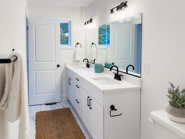 $274,900 | 110 Aaron Place, Unit 602, Lynchburg, VA 24502