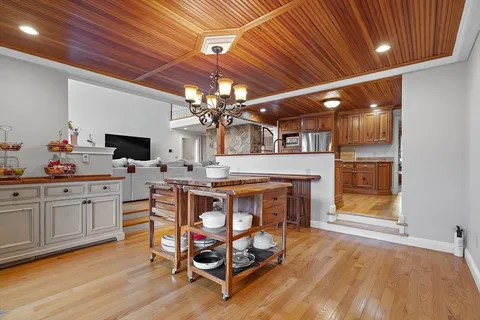 $2,595,000 | 14 Wolfpen Lane, Southborough, MA 01772