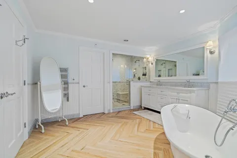 $2,595,000 | 14 Wolfpen Lane, Southborough, MA 01772