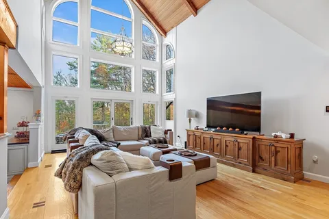 $2,595,000 | 14 Wolfpen Lane, Southborough, MA 01772