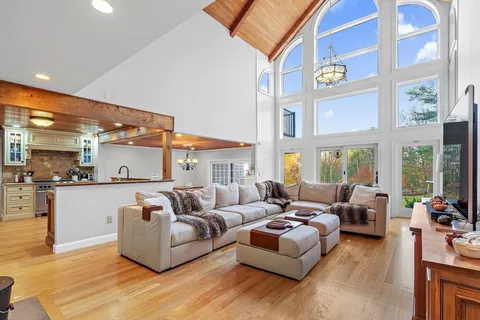 $2,595,000 | 14 Wolfpen Lane, Southborough, MA 01772