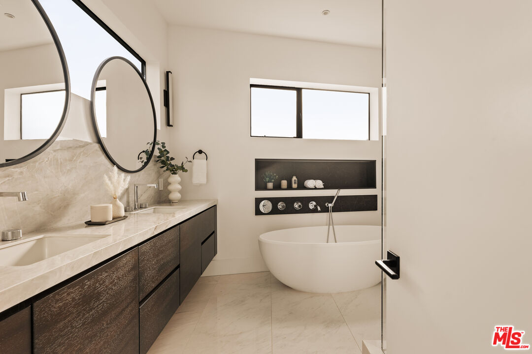 5988 West 76th Street Los Angeles, CA 90045 - Photo 18 of 21