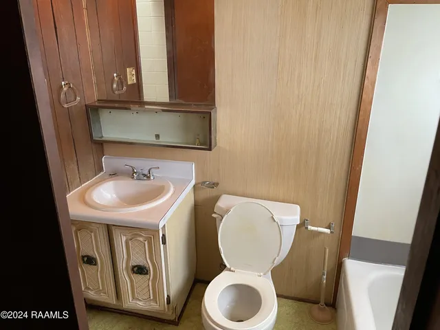 $499,000 | 1318-1320 Delasalle Drive, New Iberia, LA 70560