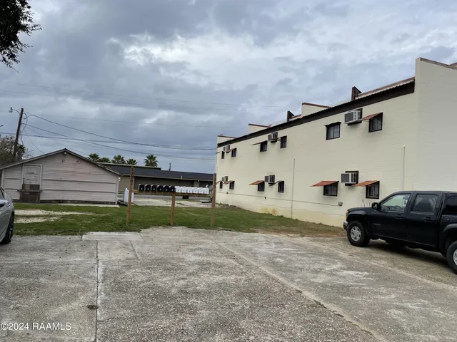 $499,000 | 1318-1320 Delasalle Drive, New Iberia, LA 70560