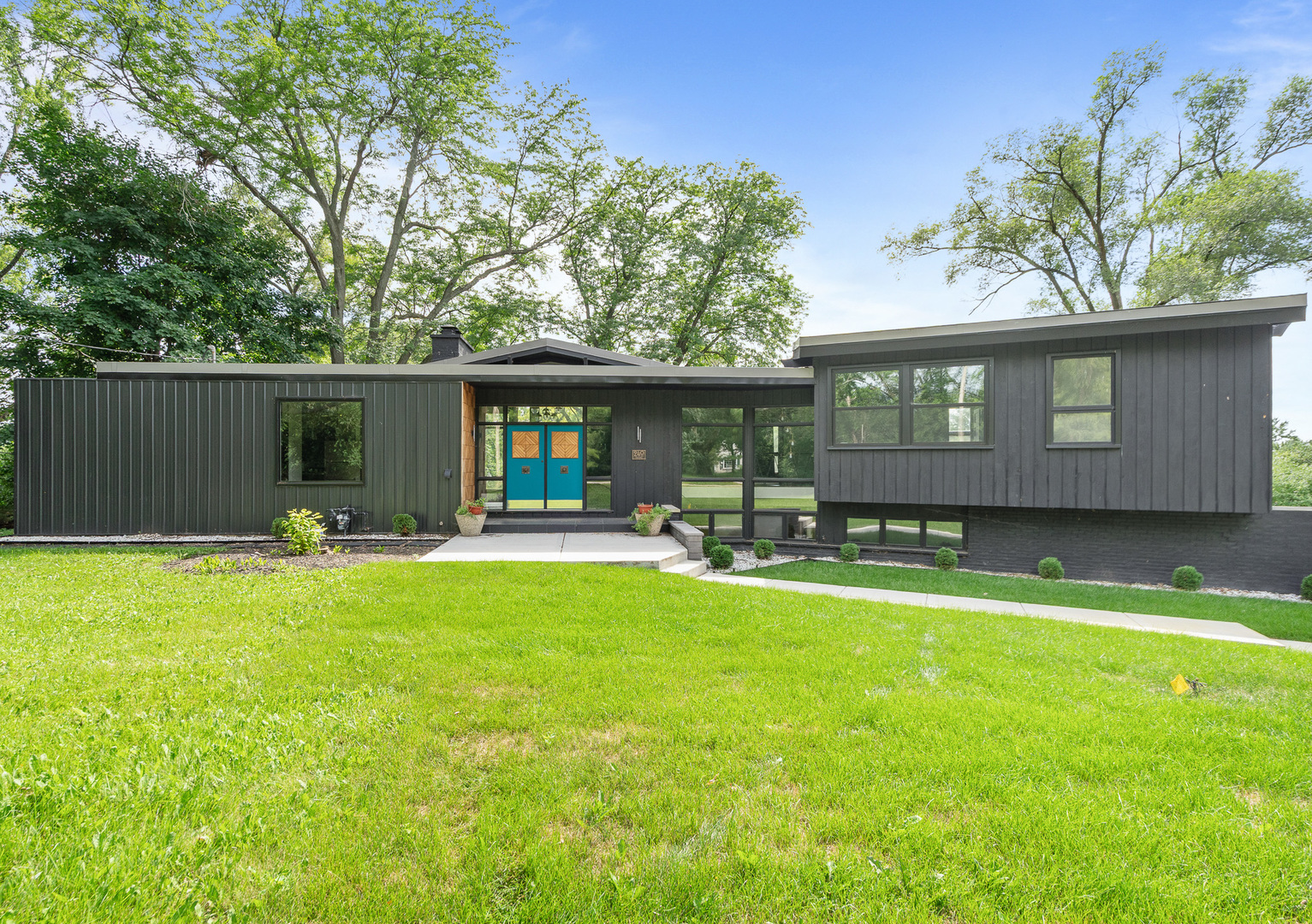 240 Oxford Road North Barrington, IL 60010 - Photo 1 of 62 Gallery Image 1