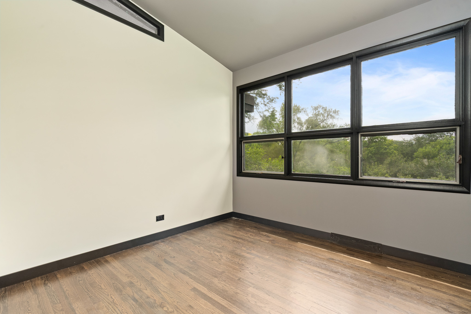 240 Oxford Road North Barrington, IL 60010 - Photo 30 of 62 Gallery Image 30