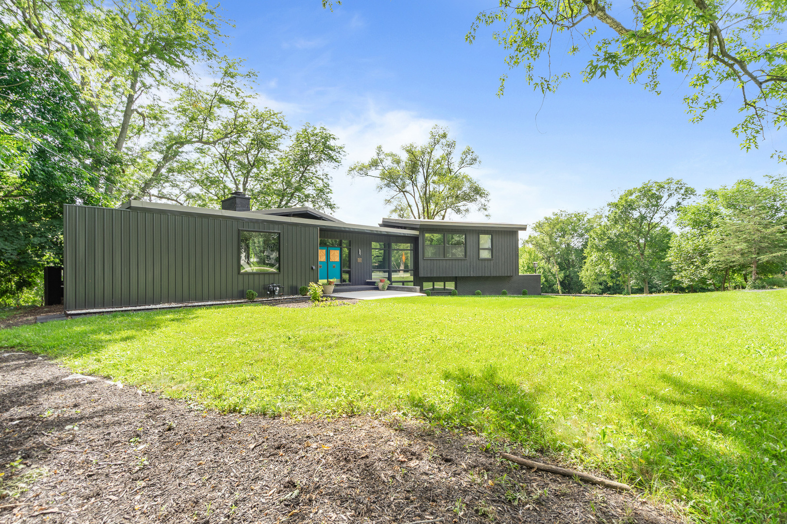 240 Oxford Road North Barrington, IL 60010 - Photo 4 of 62 Gallery Image 4