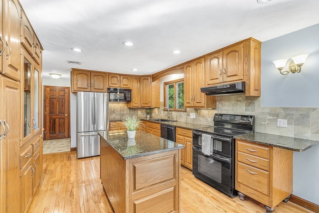 15 Ridgefield Road Norfolk, MA 02056 - Photo 3 of 31 Gallery Image 3