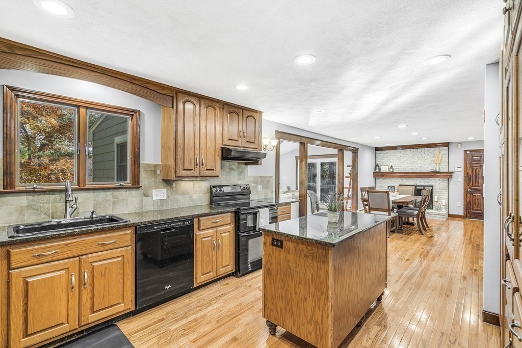 15 Ridgefield Road Norfolk, MA 02056 - Photo 5 of 31 Gallery Image 5
