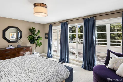 a picture of a rug with a white wall