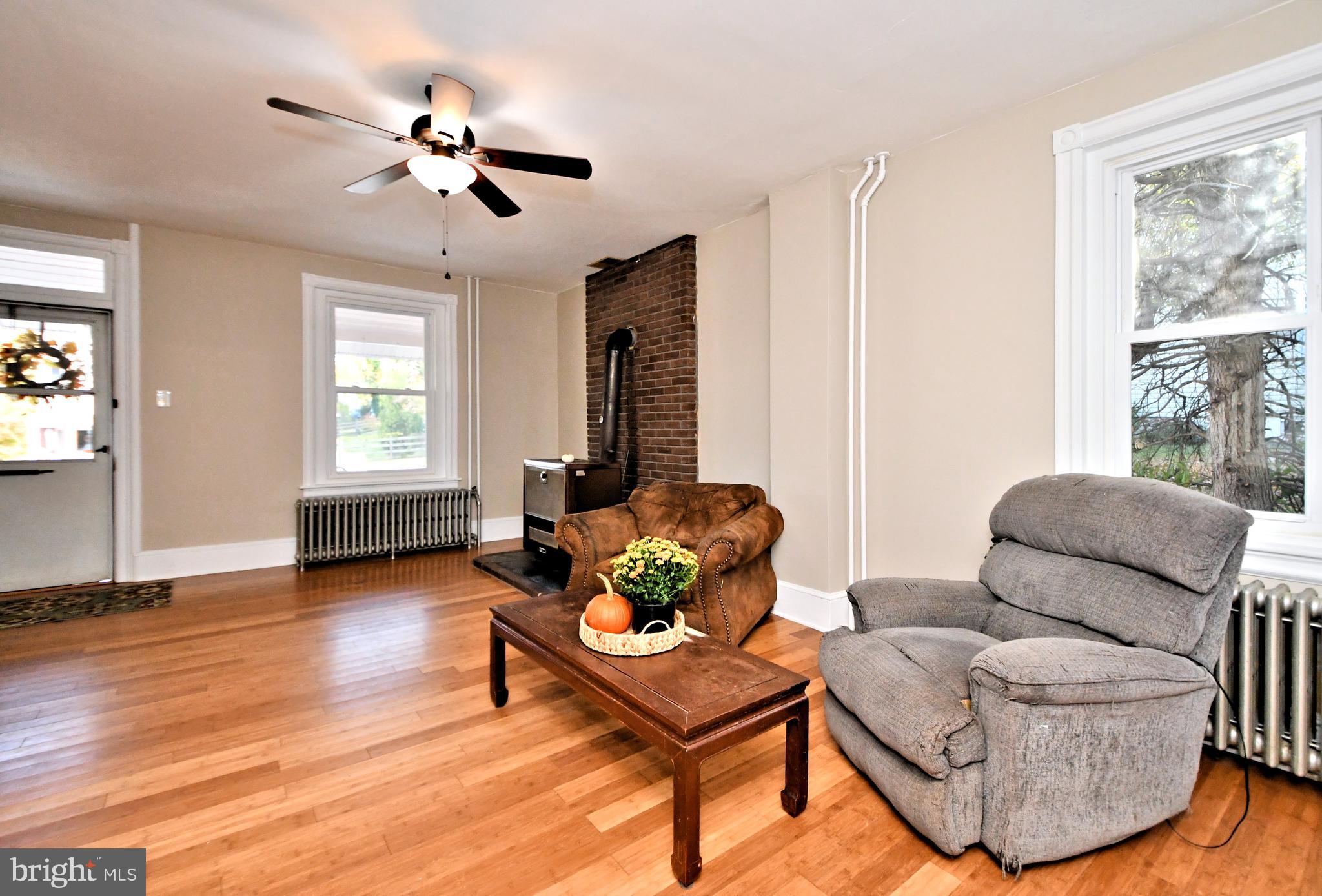 143 Walnut Street Spring City, PA 19475 - Photo 8 of 40 Living Room