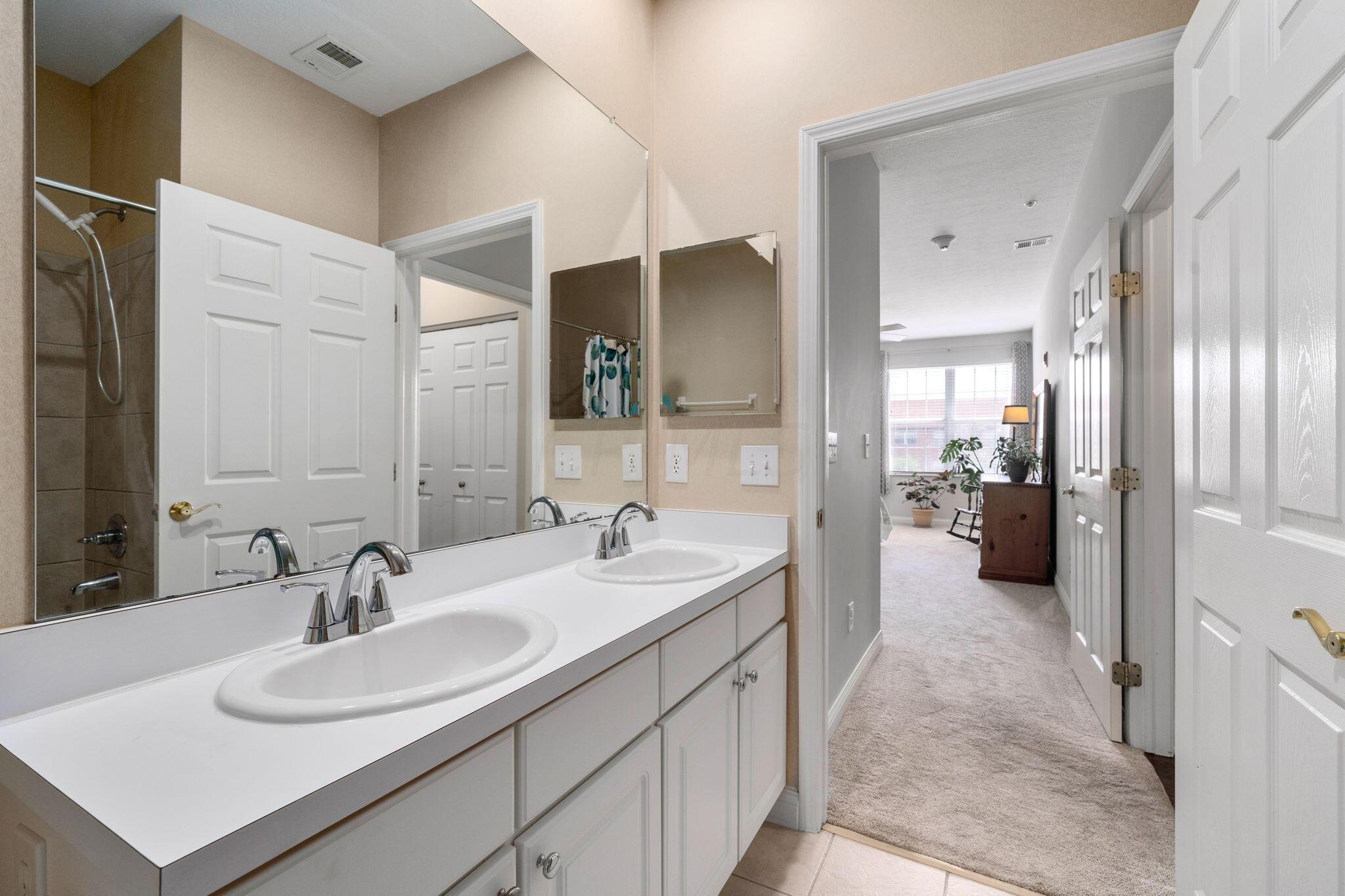 2245 Riverside Drive, Unit 203 Columbus, OH 43221 - Photo 24 of 35 Primary Bath