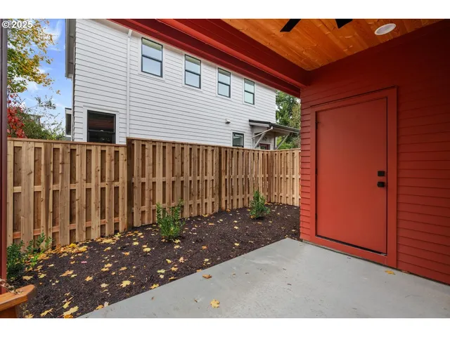 a view of a backyard with pathway