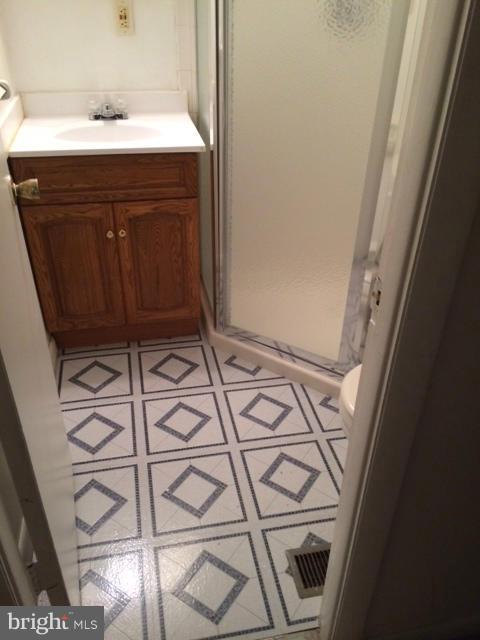 808 Corktree Road Baltimore, MD 21220 - Photo 8 of 11 Bath