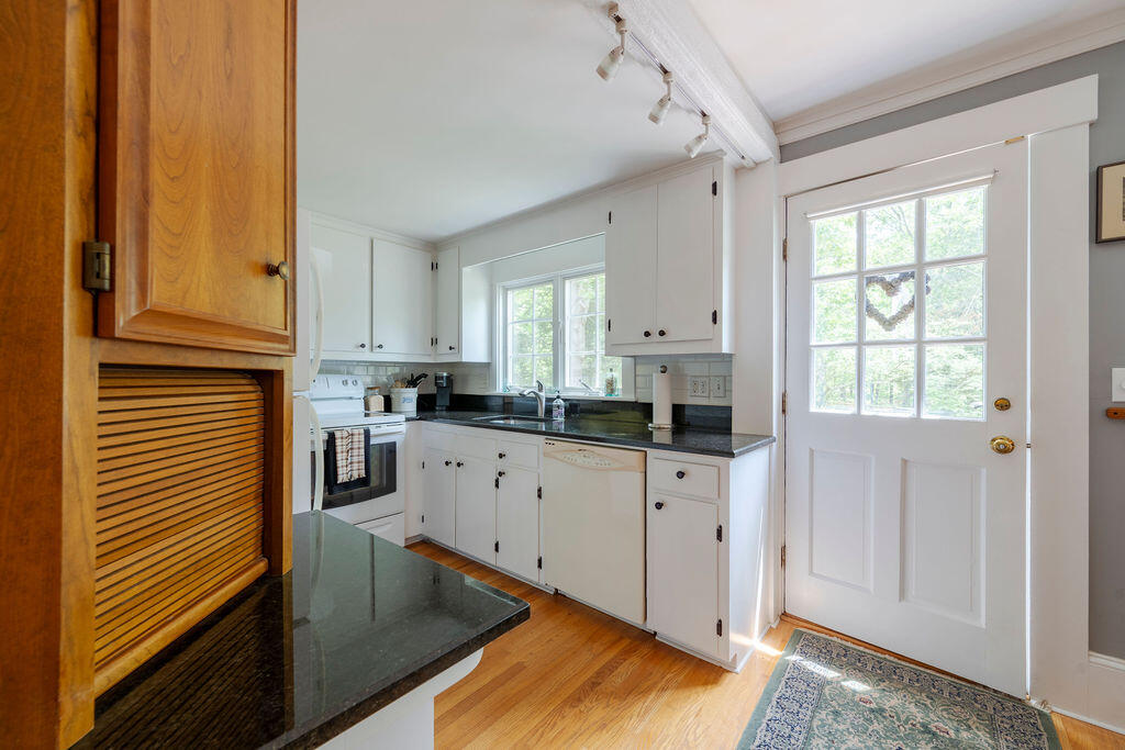45 Old Paine Hollow Road Wellfleet, MA 02667 - Photo 4 of 46 45_old_Paine_Hollow-35