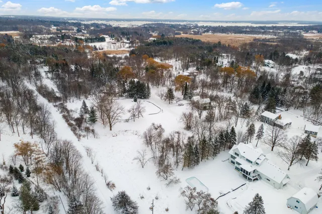 $2,400,000 | 2780 White Oak Circle, Long Lake, MN 55356