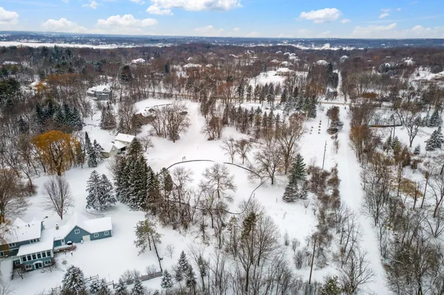$2,400,000 | 2780 White Oak Circle, Long Lake, MN 55356