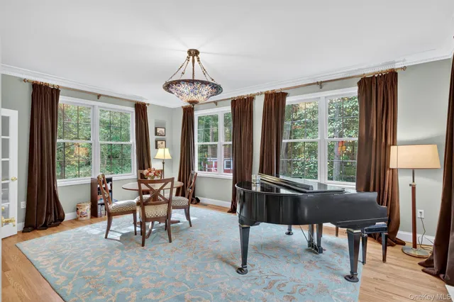 a view of a livingroom with furniture window and outside view