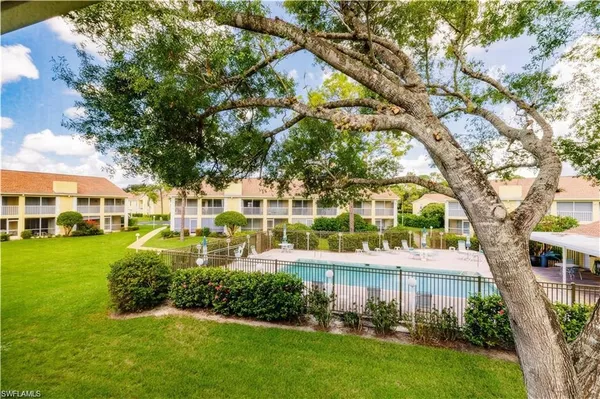 $1,950 | 2750 Kings Lake Boulevard, Unit 204, Naples, FL 34112