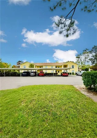 $1,950 | 2750 Kings Lake Boulevard, Unit 204, Naples, FL 34112
