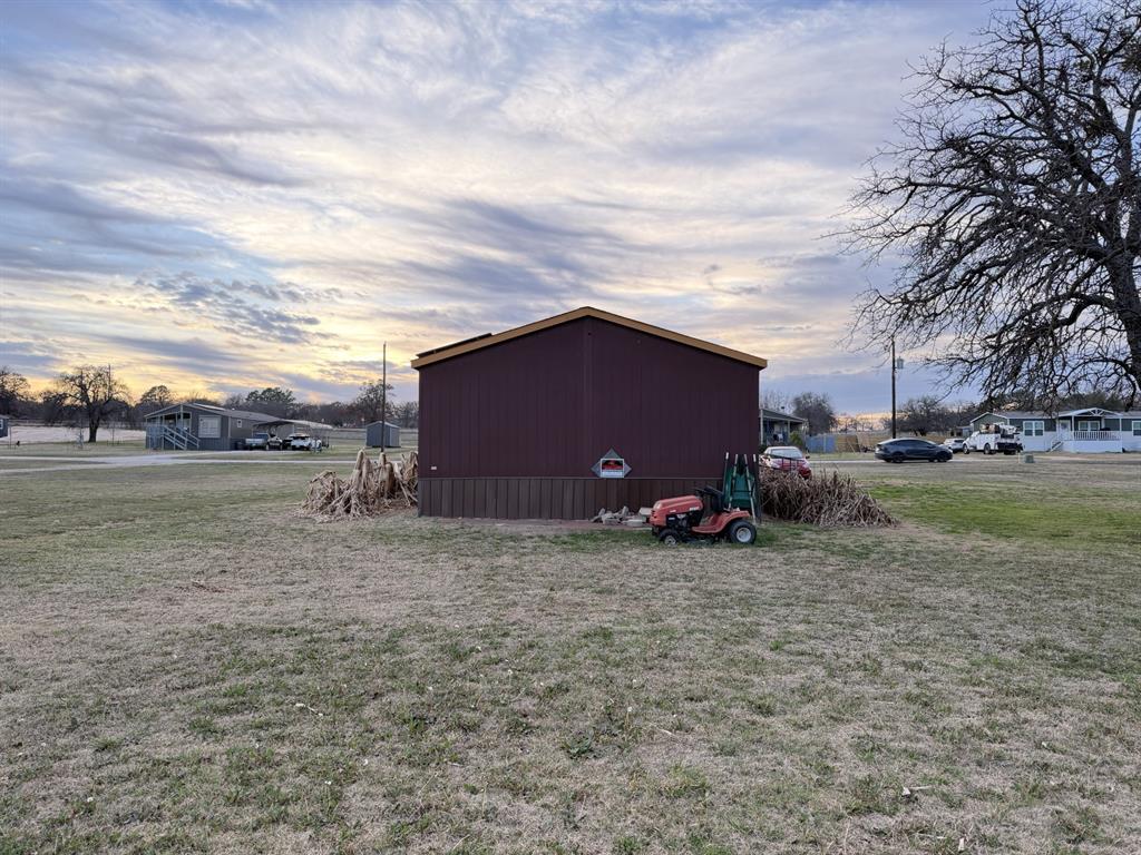 208 Farmhouse Road Springtown, TX 76082 - Photo 6 of 33