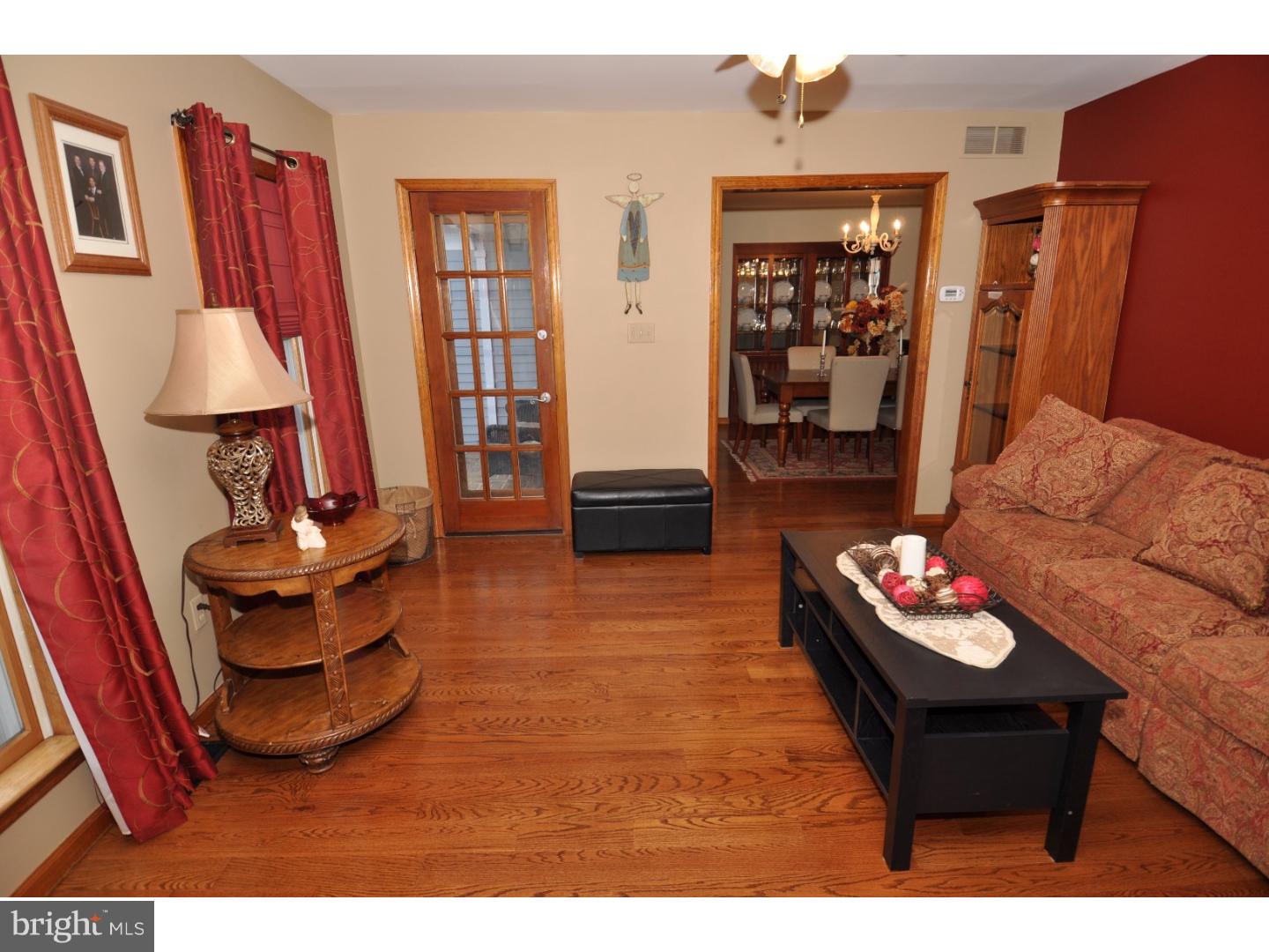 205 Georgetown Road Columbus, NJ 08022 - Photo 3 of 25 Living Room