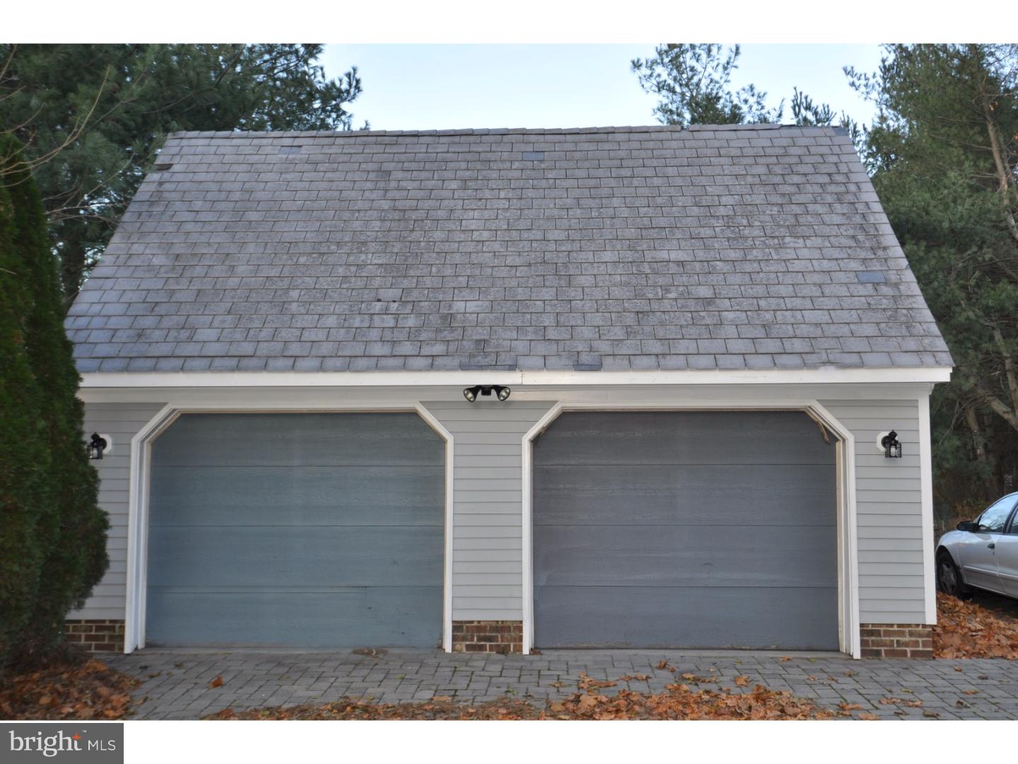 205 Georgetown Road Columbus, NJ 08022 - Photo 24 of 25 Garage
