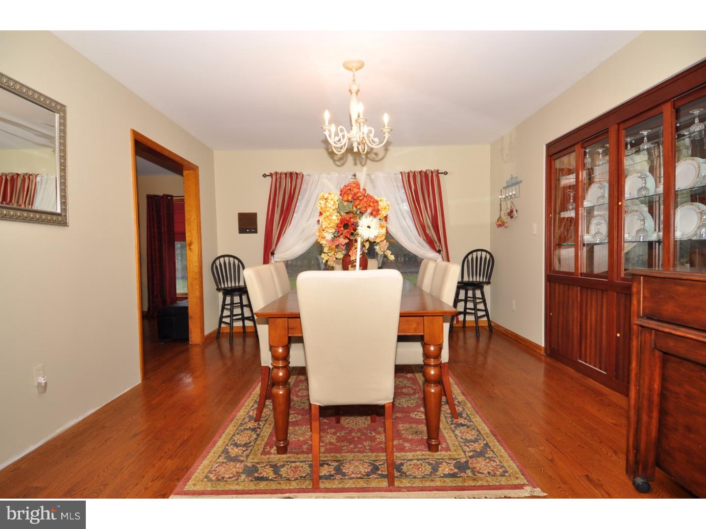 205 Georgetown Road Columbus, NJ 08022 - Photo 10 of 25 Dining Room