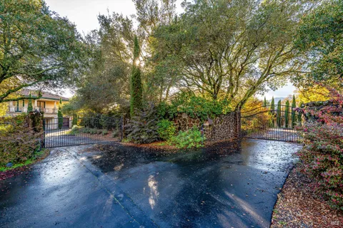 $2,950,000 | 405 London Way, Sonoma, CA 95476