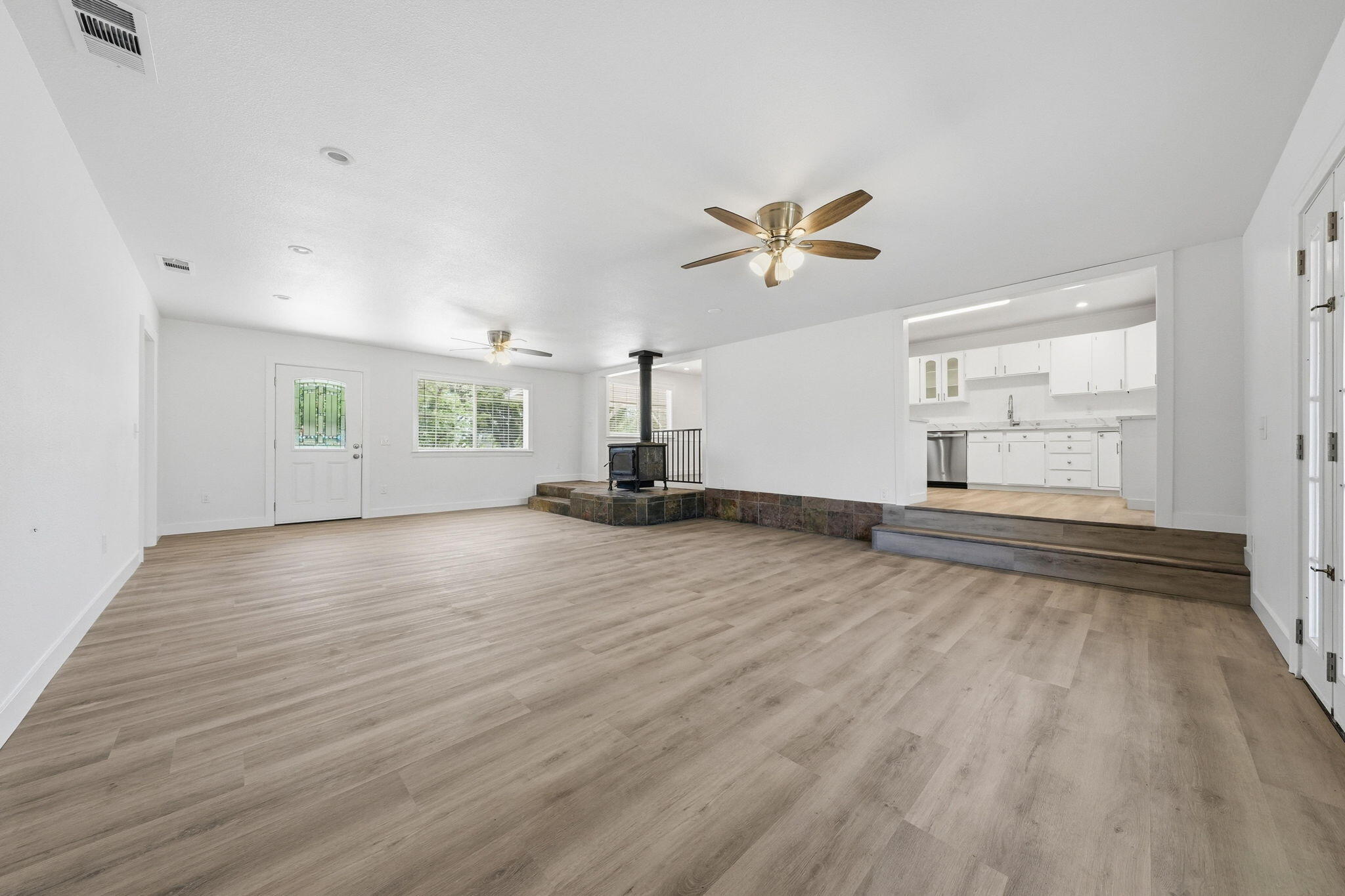 15644 Cloverdale Road Anderson, CA 96007 - Photo 13 of 61 15644 Cloverdale