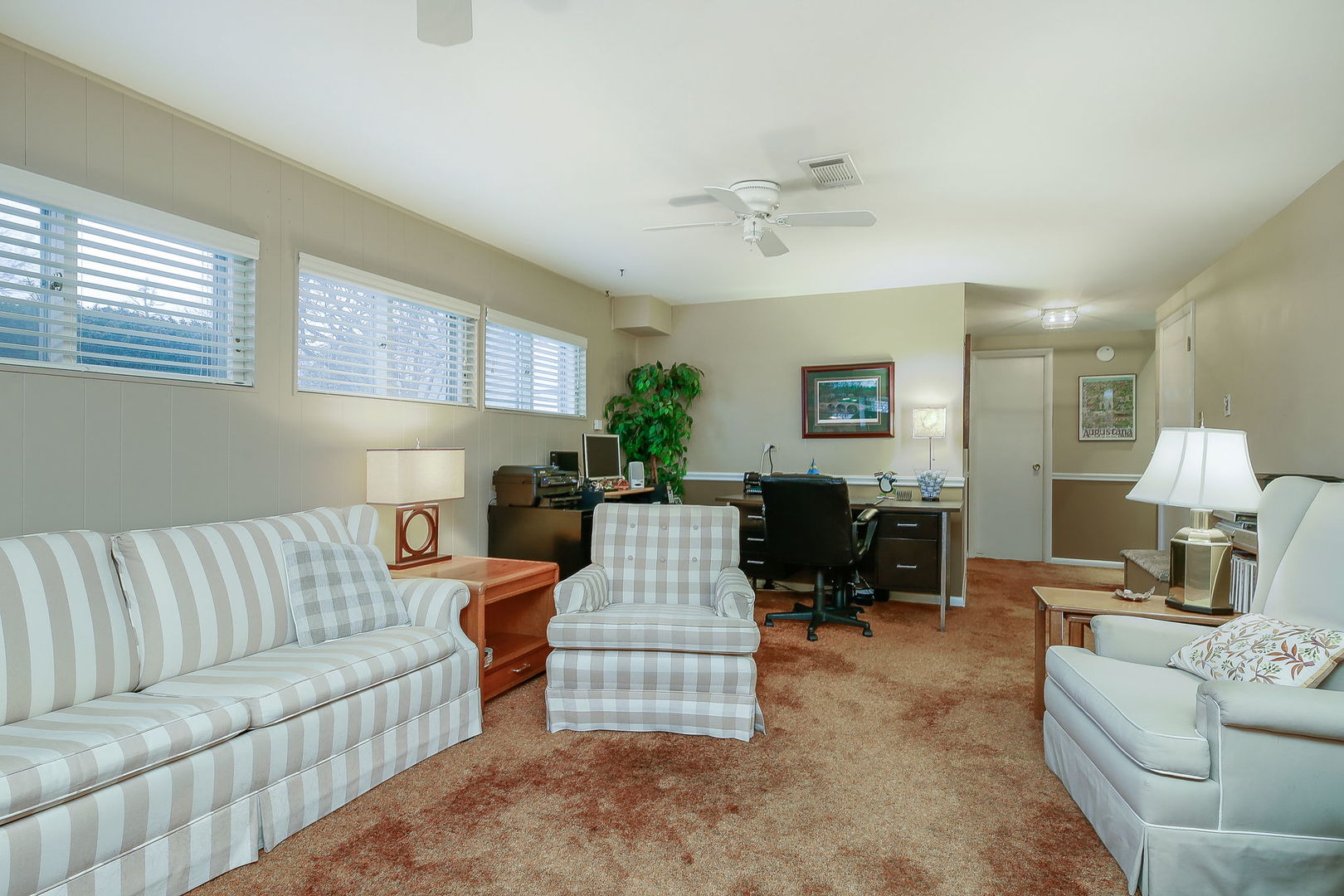 5924 Carpenter Street Downers Grove, IL 60516 - Photo 20 of 28 a living room with furniture and a lamp