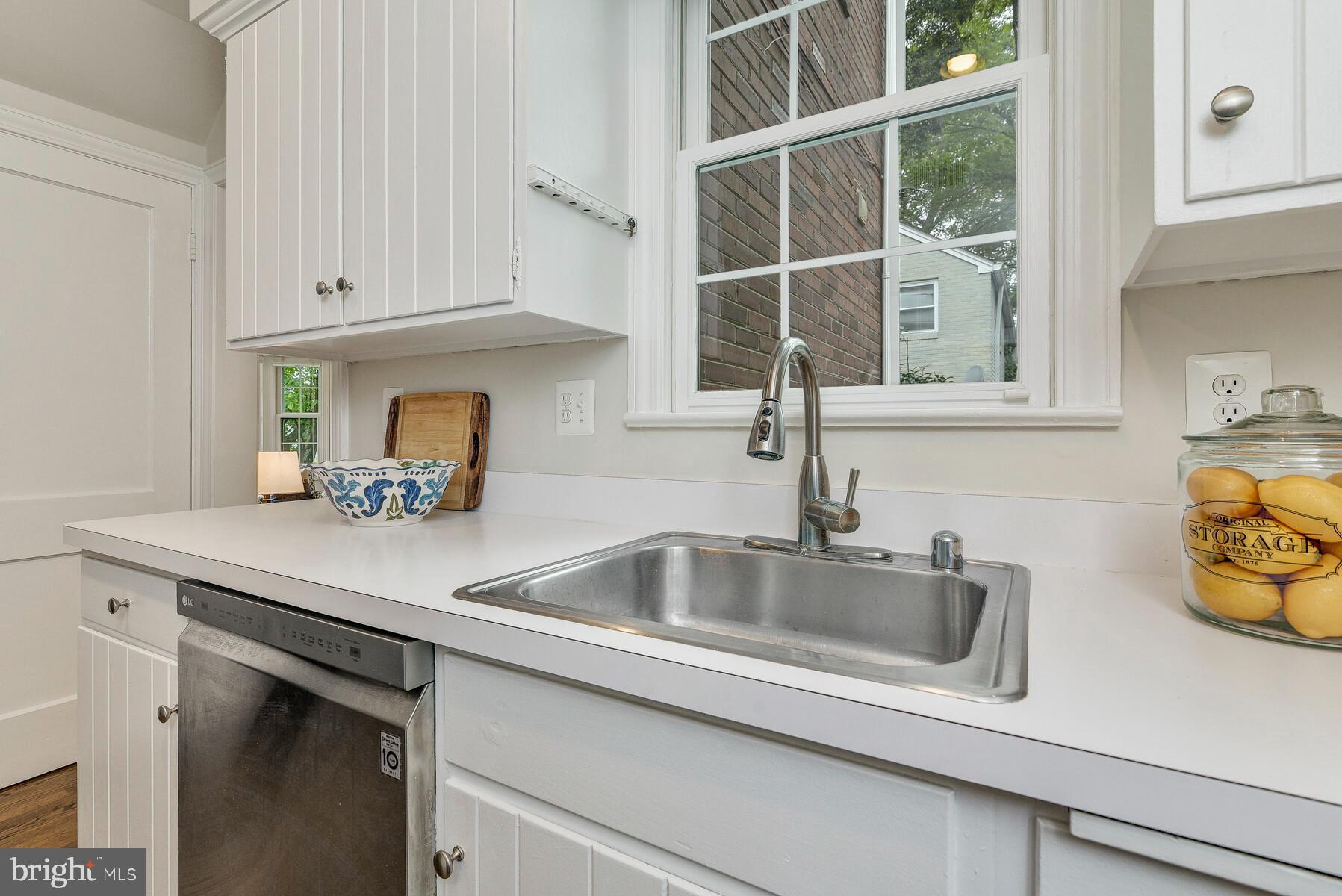 5705 Harwick Road Bethesda, MD 20816 - Photo 24 of 56 Kitchen
