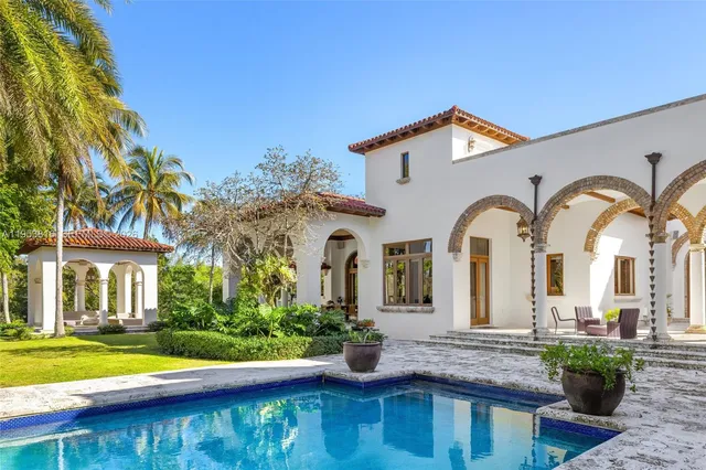 $28,000,000 | 221 Casuarina Concourse, Coral Gables, FL 33143