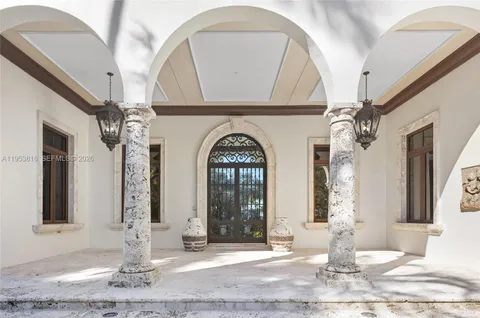 a view of a livingroom with furniture