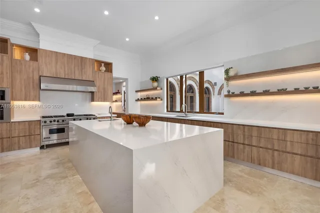 $28,000,000 | 221 Casuarina Concourse, Coral Gables, FL 33143