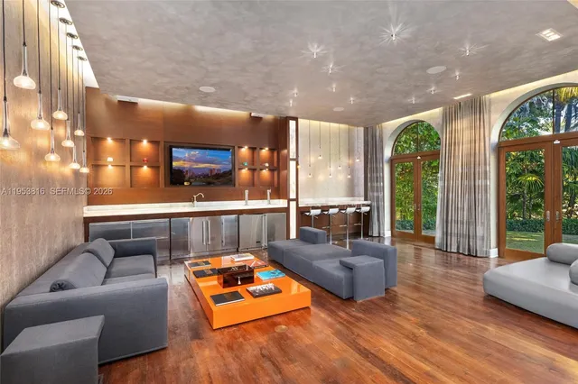 $28,000,000 | 221 Casuarina Concourse, Coral Gables, FL 33143