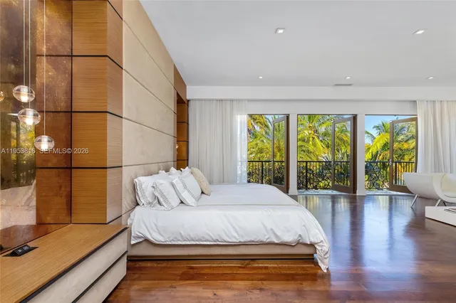 $28,000,000 | 221 Casuarina Concourse, Coral Gables, FL 33143