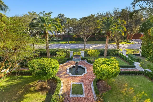 $28,000,000 | 221 Casuarina Concourse, Coral Gables, FL 33143