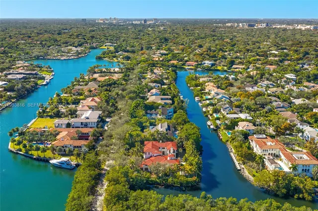 $28,000,000 | 221 Casuarina Concourse, Coral Gables, FL 33143